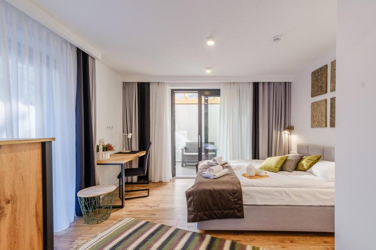Rezydencja Ornak 5 - Stylowe Apartamenty Z Balkonami I Jacuzzi, 5 Min Pieszo Do Krupowek, Izby Podhalanskie Zakopane Ngoại thất bức ảnh
