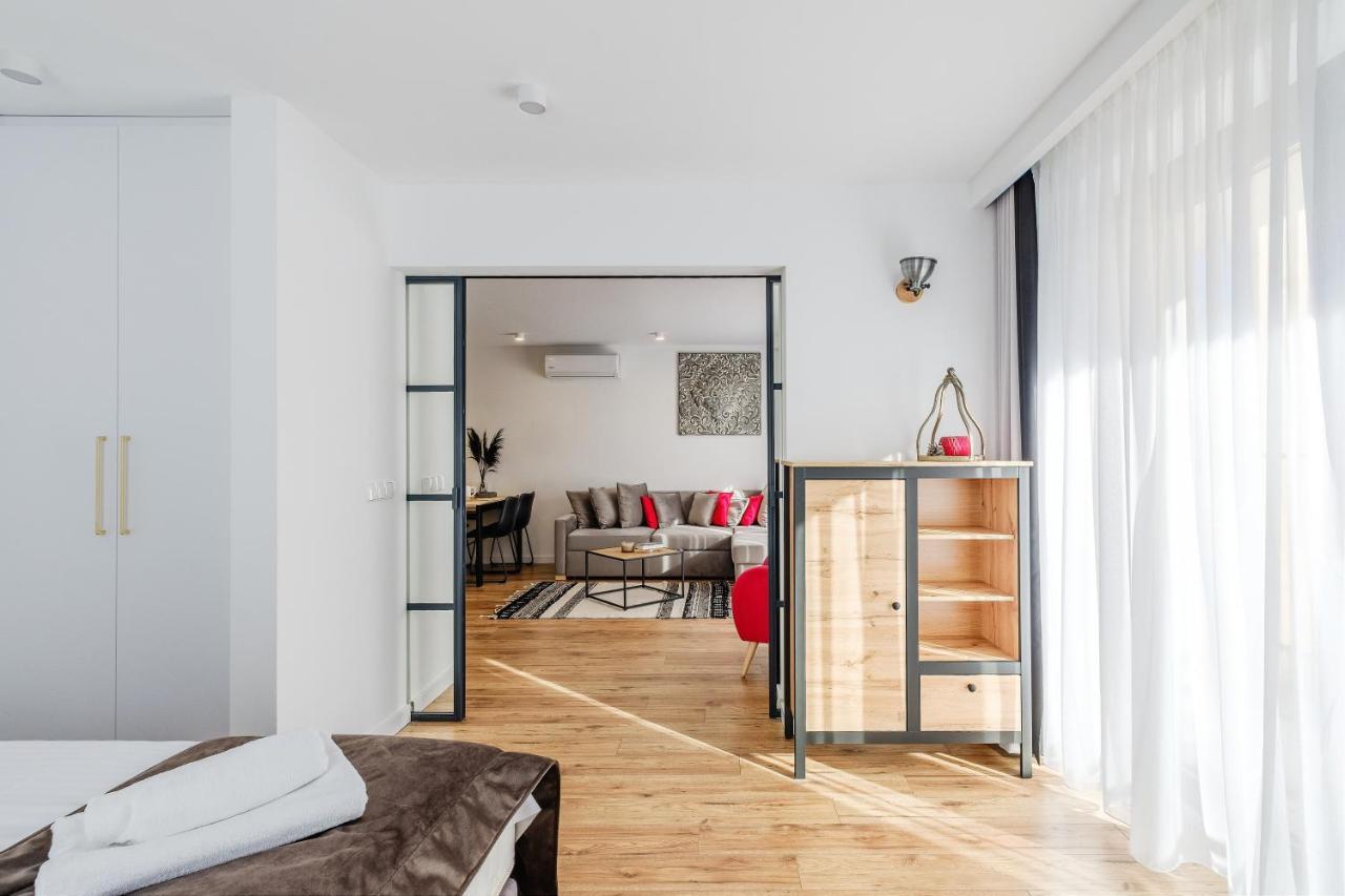 Rezydencja Ornak 5 - Stylowe Apartamenty Z Balkonami I Jacuzzi, 5 Min Pieszo Do Krupowek, Izby Podhalanskie Zakopane Ngoại thất bức ảnh